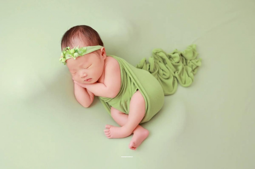 惠东宝宝拍嗝吐奶